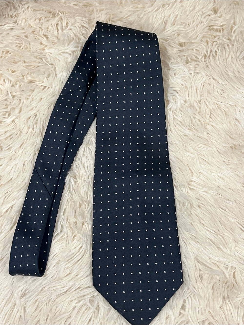 Ermenegildo Zegna 100% silk tie. Navy blue polka dot.